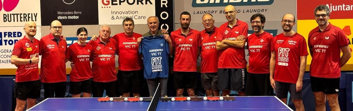 GIRBAU VIC TT GRUP ADULTS (1) Esportistes del Grup d'Adults, amb l'entrenador, Quim Portet.