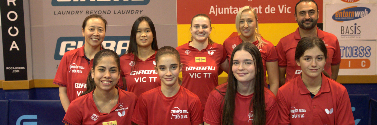 GIRBAU VIC TT Temporada 2024-25 (1) 1a Fila: Camila Moscoso, Irina Gimeno, Martina Sans, Abril Masdeu. 2a Fila: Jiao Li, Noa Muñoz, Sílvia Coll, Charlotte Carfey i Lluís Peix